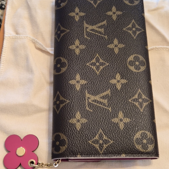 LV Sarah Wallet - Picture 2 of 3